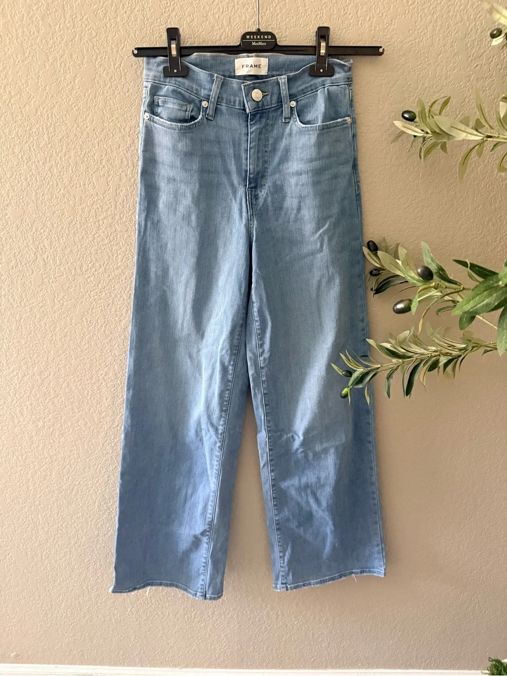 FRAME High Rise Light Wash Wide Leg Raw Hem Jeans Size 26